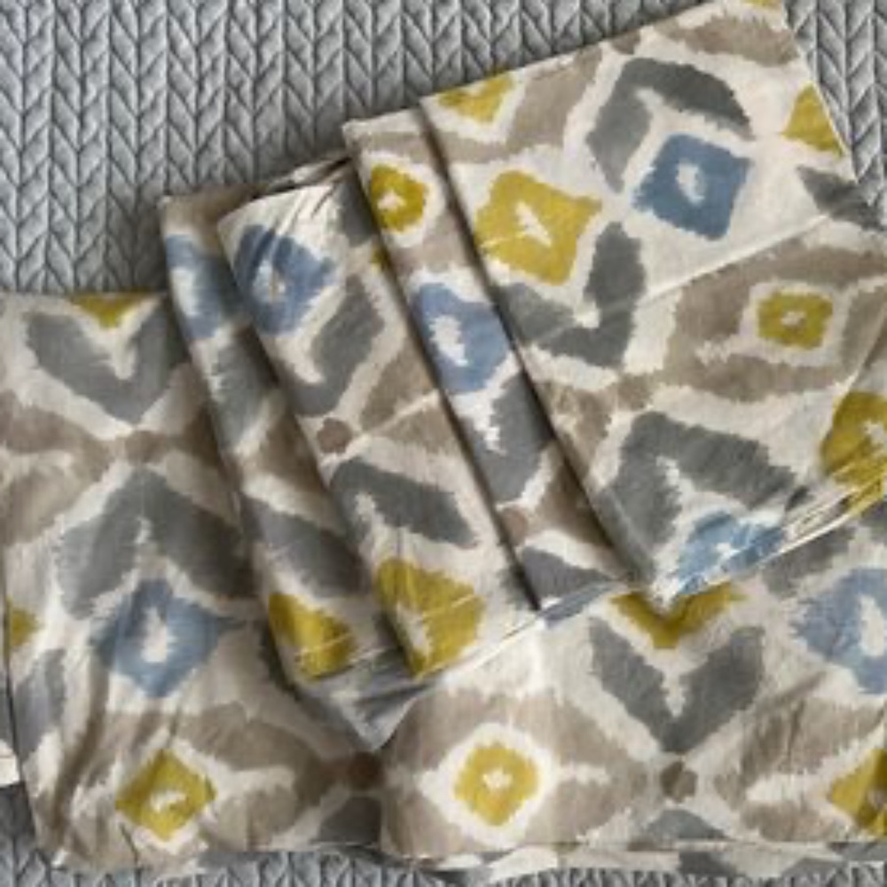 Full/Queen West Elm Organic Cotton Duvet Set w/Four Pillowcases (Like New)